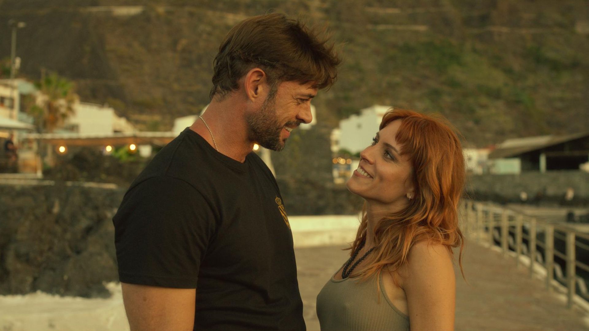 'Bajo un volcán' inicia rodaje con William Levy y Maggie Civantos